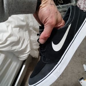 Nike Stefan Janoski low cut shoes style .very little wear and tear